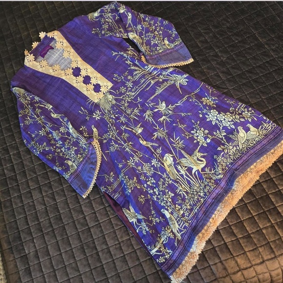 Floral Embroidered Blue Kurta with Cream Pants - Picture 2 of 3